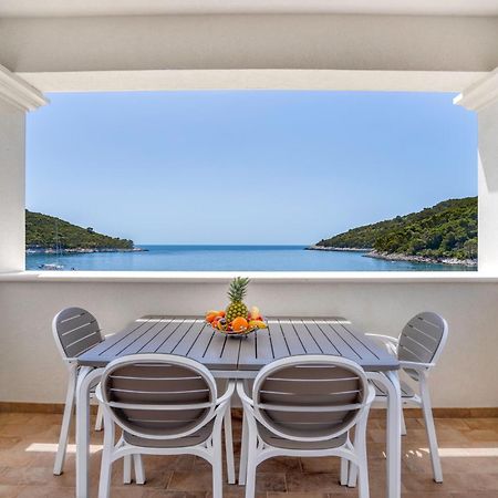 Pine Tree Boutique Apartments Saplunara Esterno foto